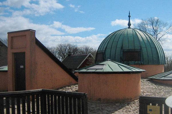Foto actual de la parte superior reconstruida del observatorio Stjernborg