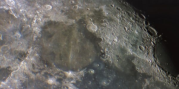 Mares lunares: Mar de la Serenidad, Mar de la Tranquilidad y Mar de la Crisis